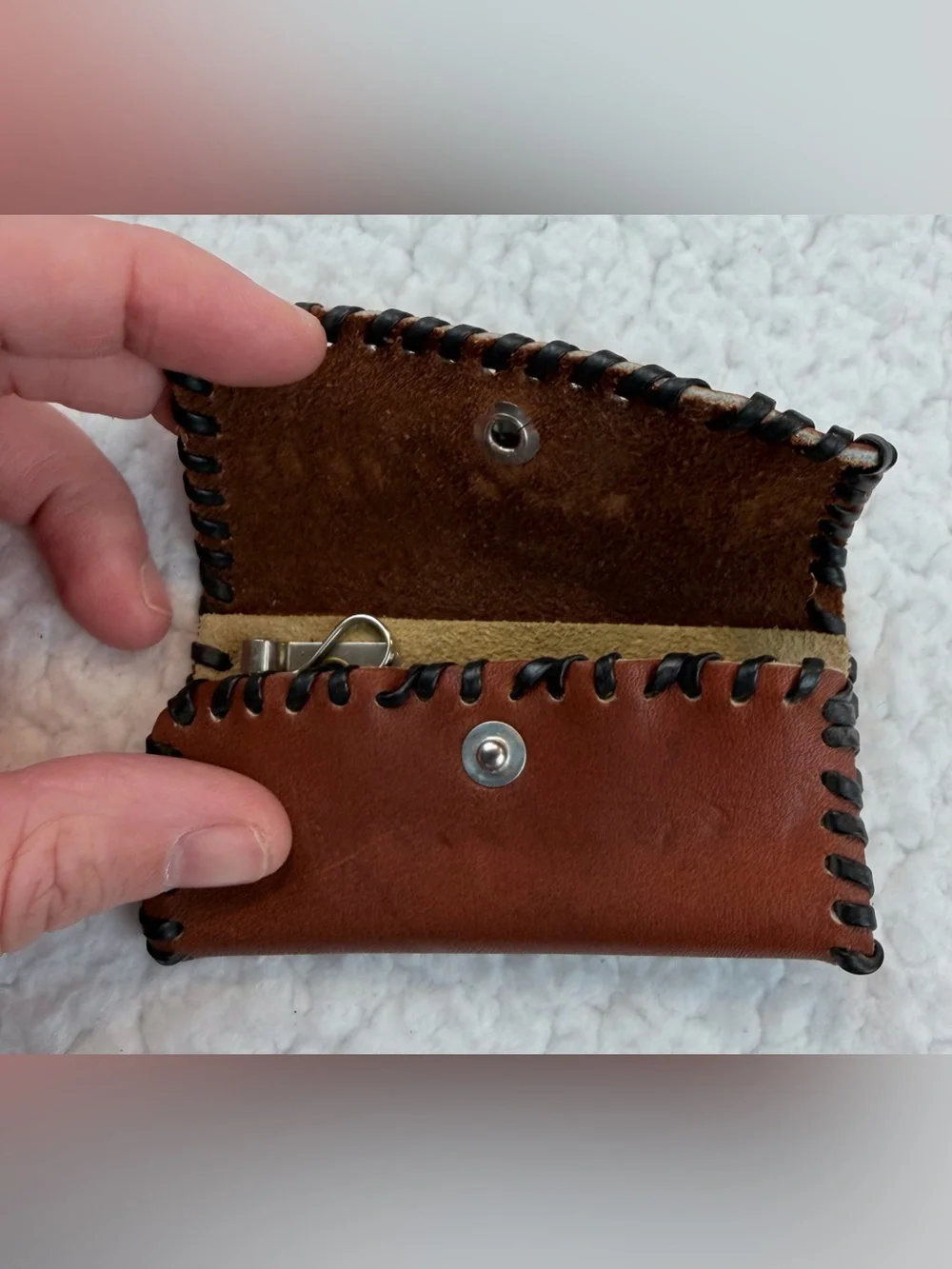 (VTG) Brown/Black Whipstitch Small Leather Key Case w/ Four Hooks